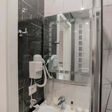 La Gioia * تيرانا